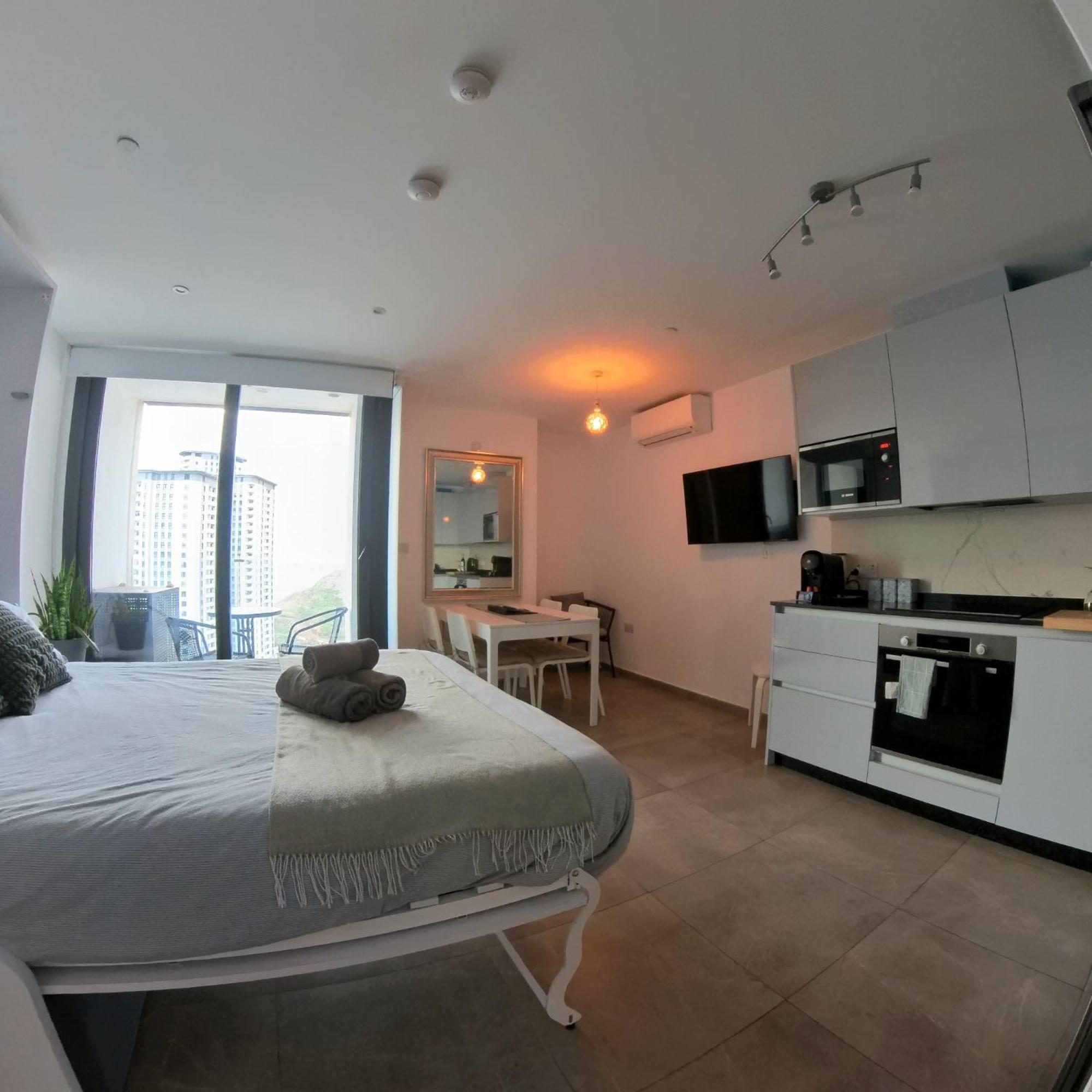 New Luxury Sunrise Oceanview Apartment In Gibraltar Eksteriør bilde