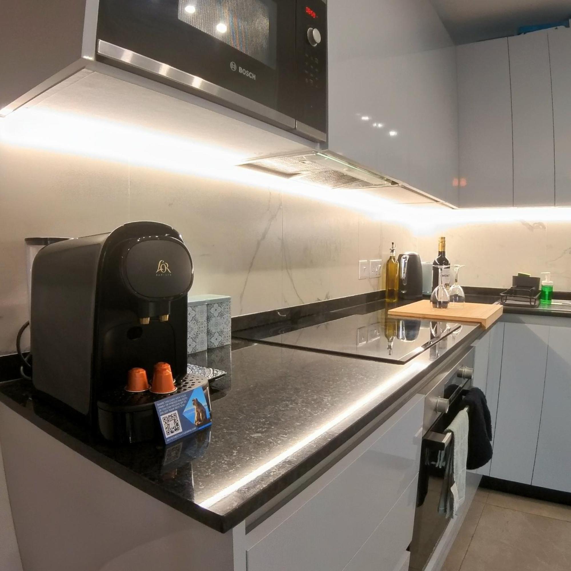 New Luxury Sunrise Oceanview Apartment In Gibraltar Eksteriør bilde